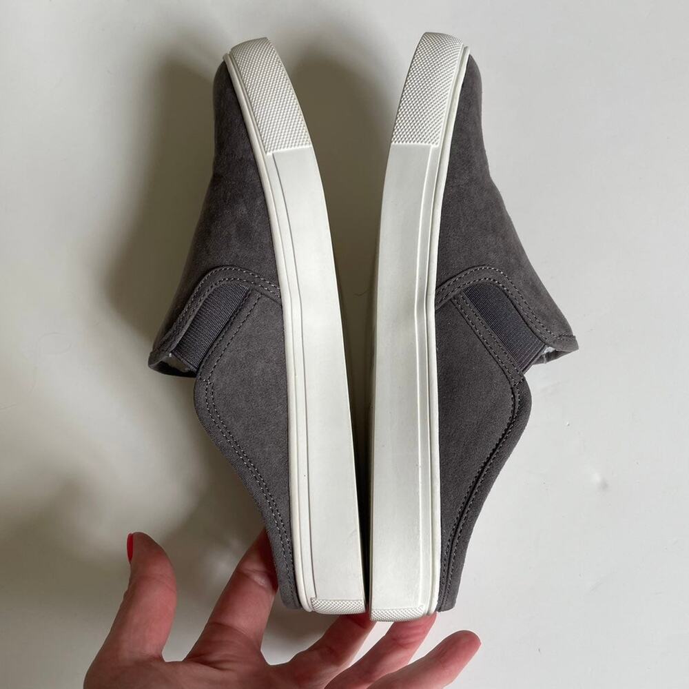 Steve Madden Grey Faux Suede Fleece Lined Slip On Zima Sneaker - Picture 6 of 7
